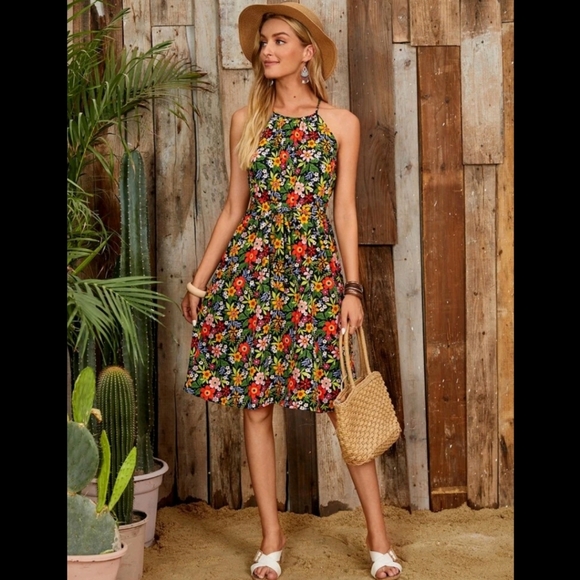 Floral Print Halter Neck Belted Dress - Picture 3 of 6
